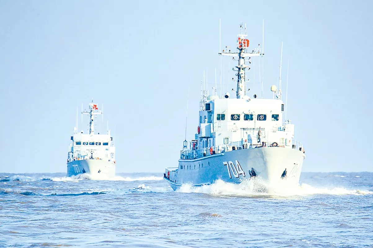 https://d.newsweek.com/en/full/2603347/chinese-navy-conducts-training-exercise.webp