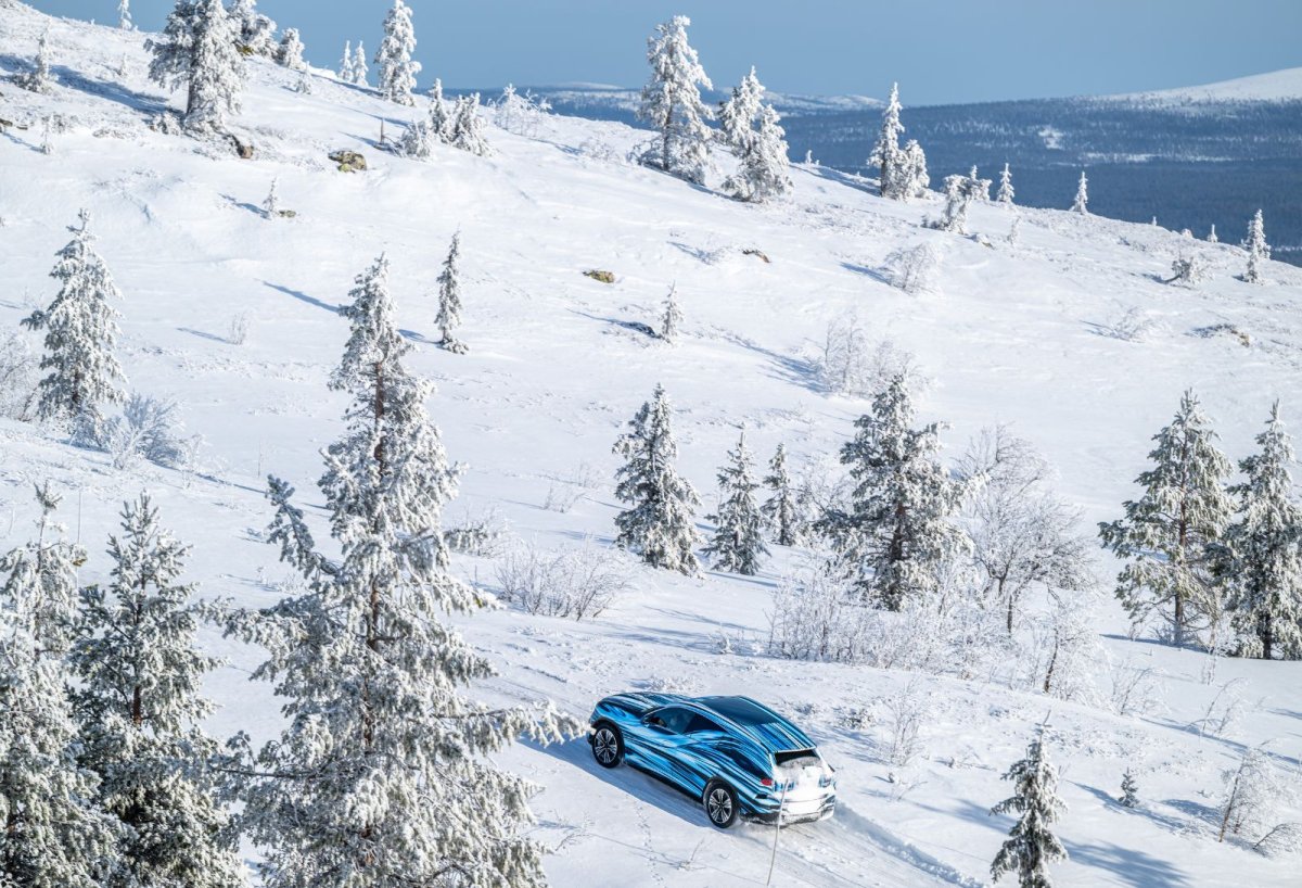 Mercedes-Benz GLV EV Testing in Sweden