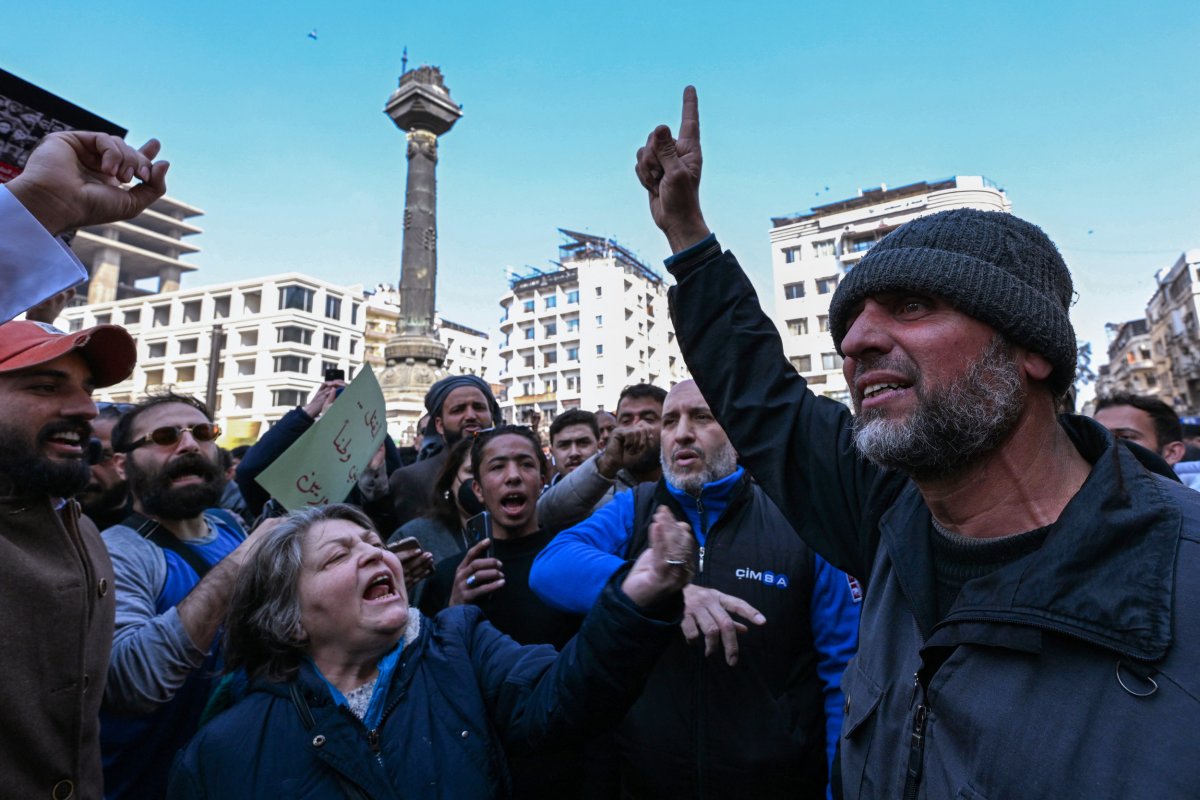 Syrian, protesters, clash, in, Damascus