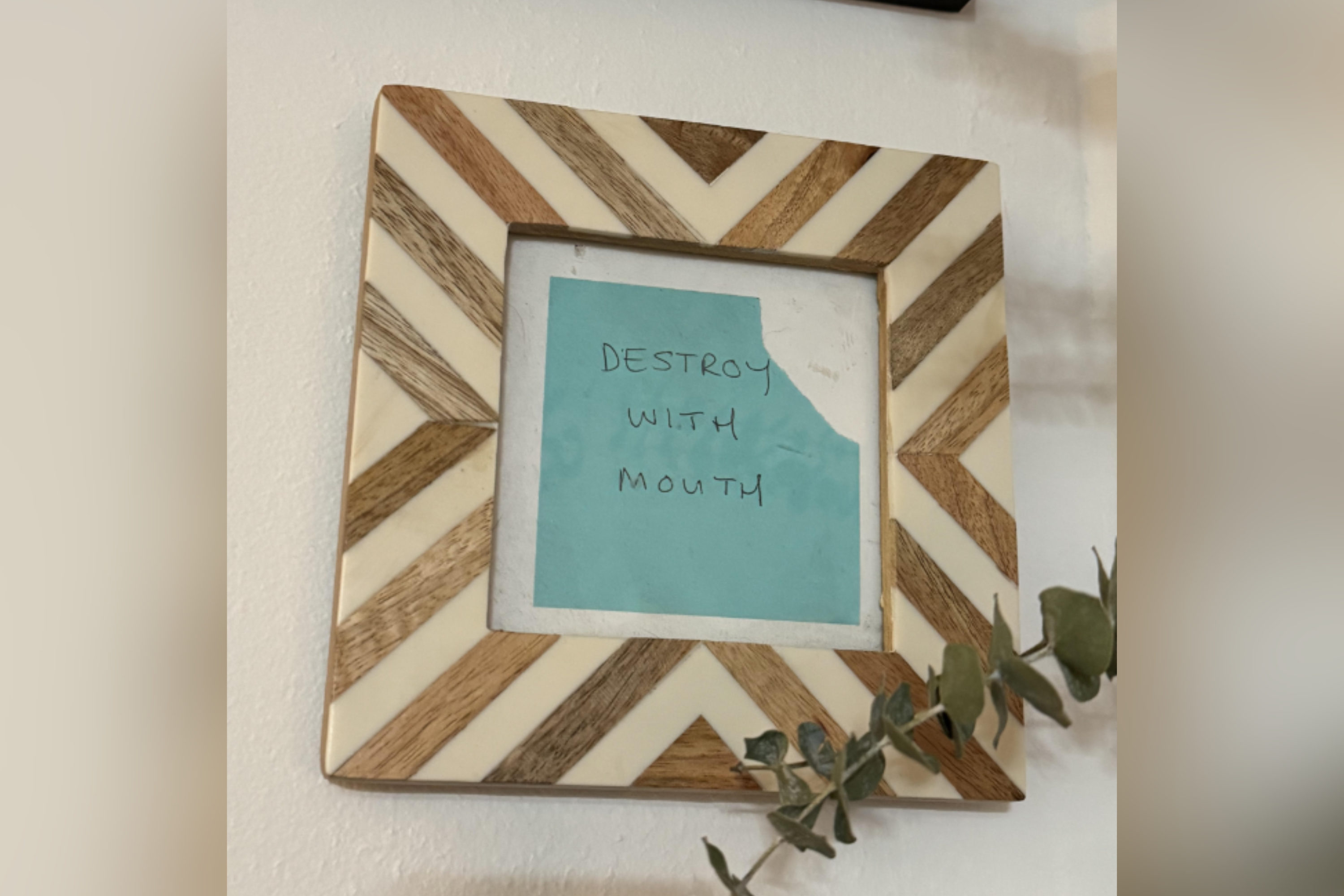 Couple Finds Mysterious Note Outside Apartment—They Know What to Do