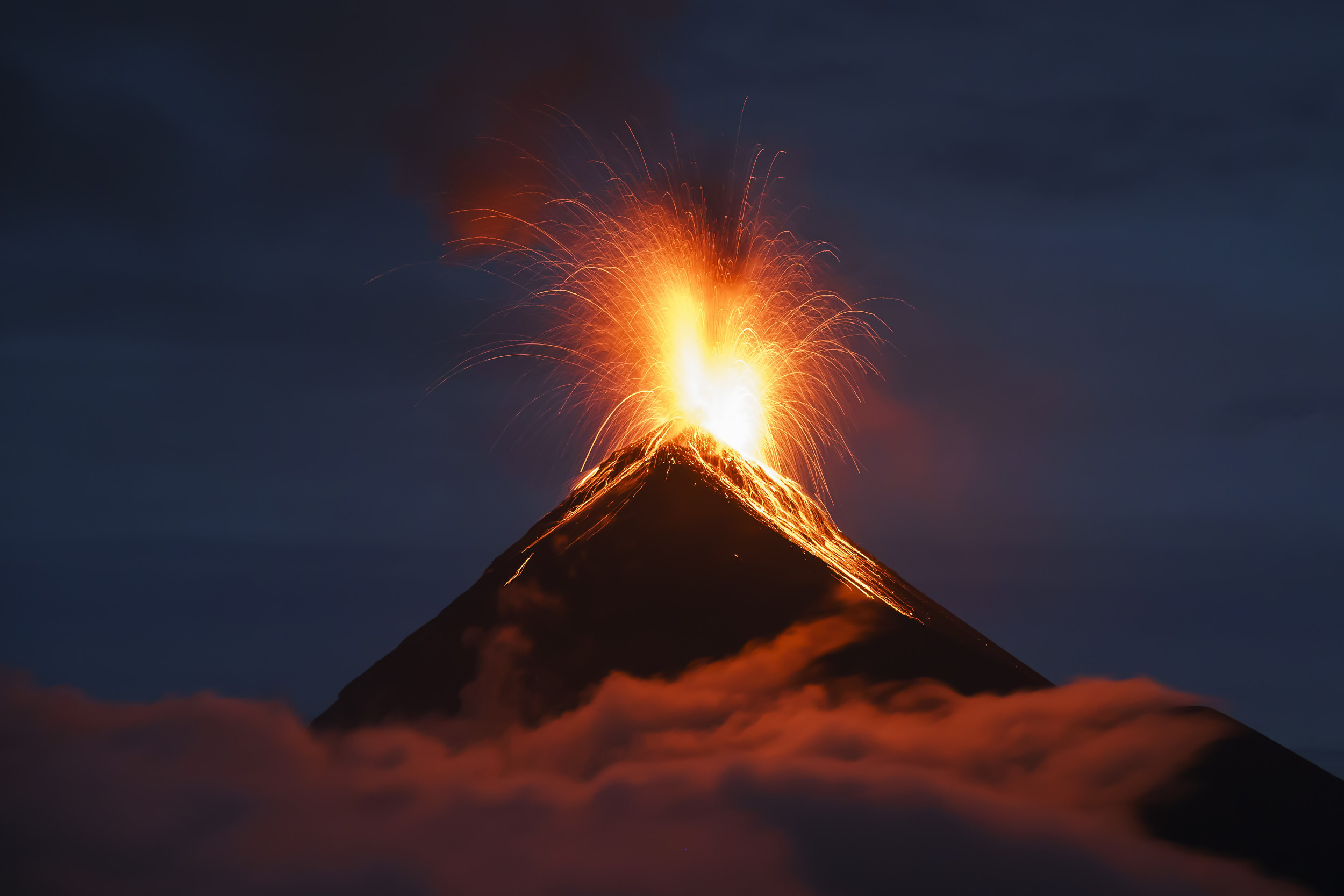 Hectic Moment Hiker Is Forced to Evacuate as Volcano Erupts Goes Viral