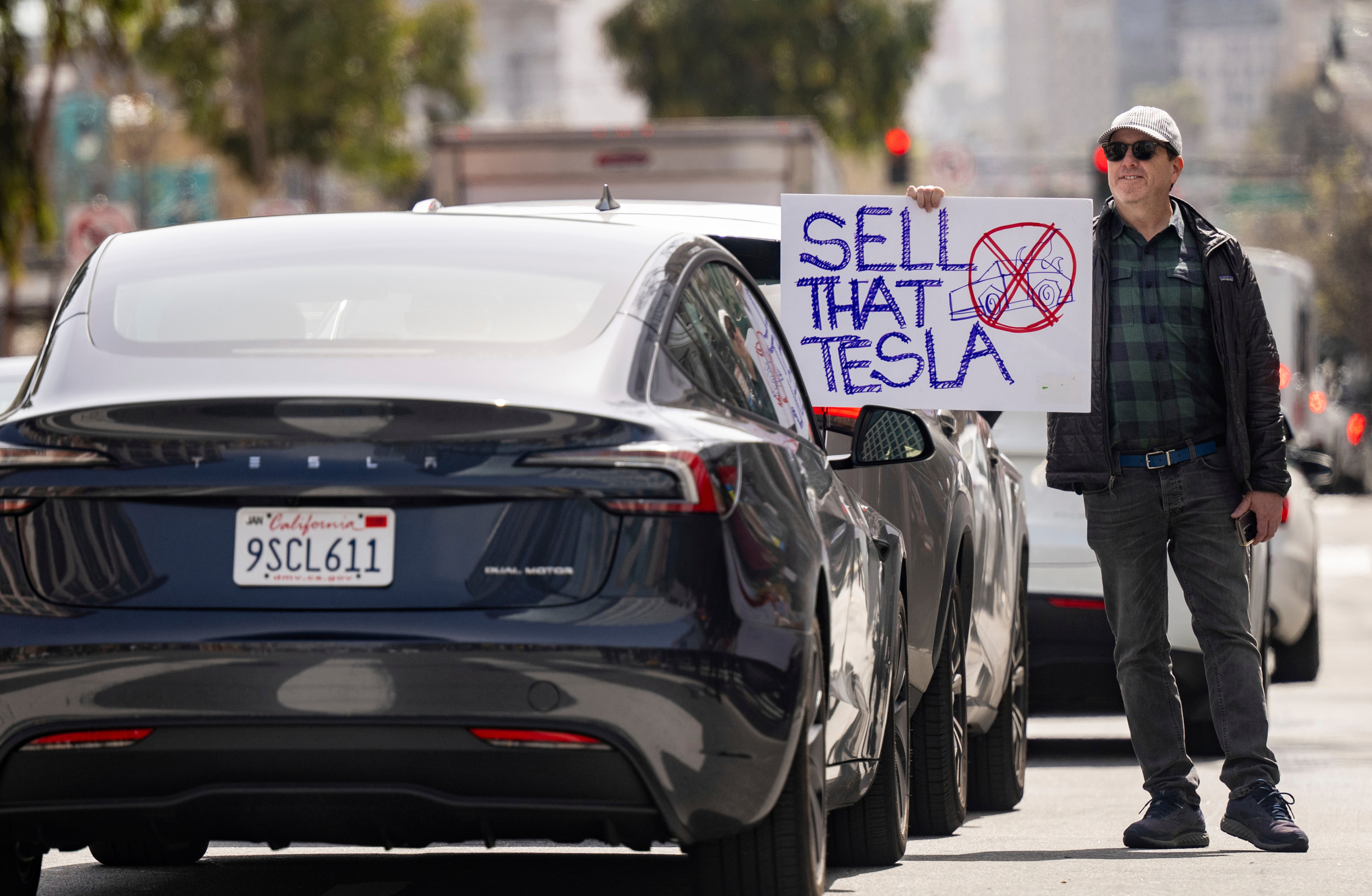 Tesla (TSLA) accounting raises red flags as report shows 1.4 billion