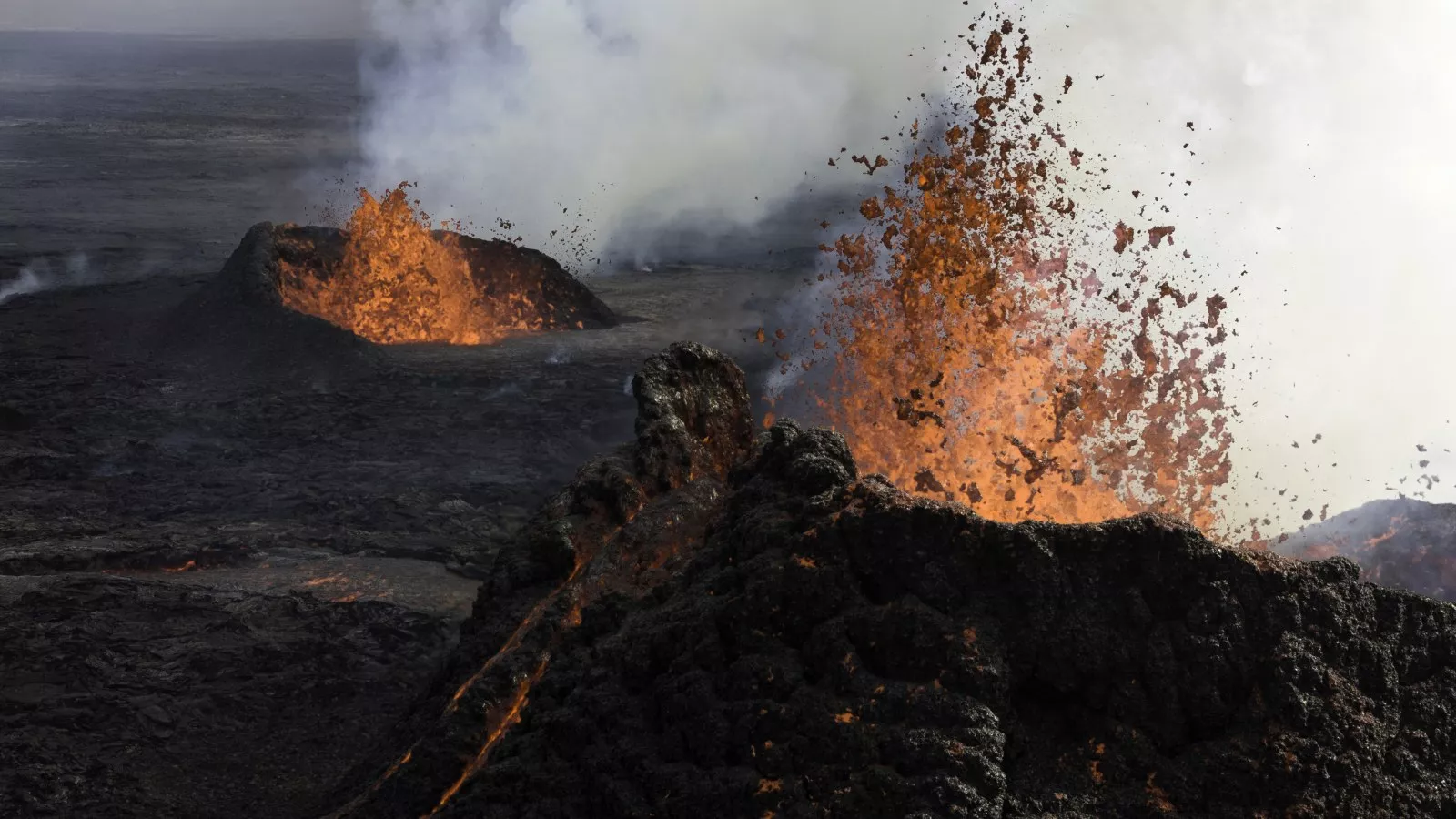 Iceland evacuates Blue Lagoon amid "earthquake swarm", eruption likely