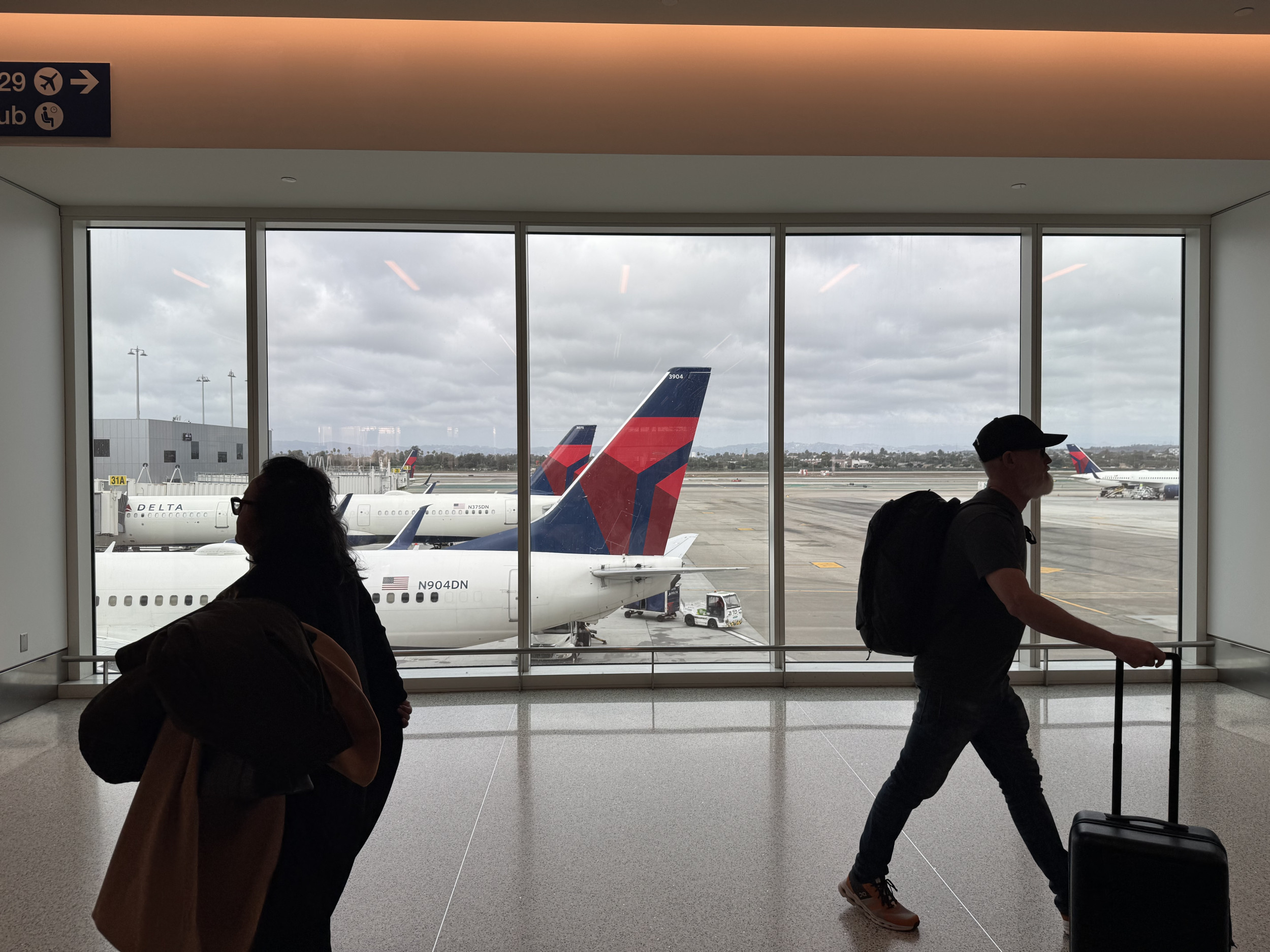 Plane Passenger Experiences Delta Miracle After Pilots Extraordinary Runway Decision