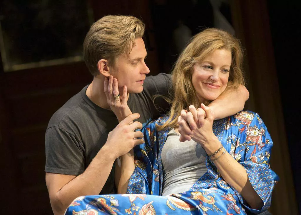 Sex with Strangers Theater Review Anna Gunn Shines in Laura Easons Off-Broadway Drama image image picture