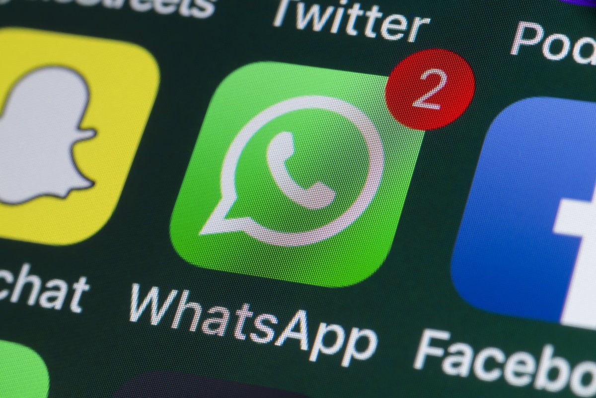 WhatsApp Facebook Twitter buttons mobile