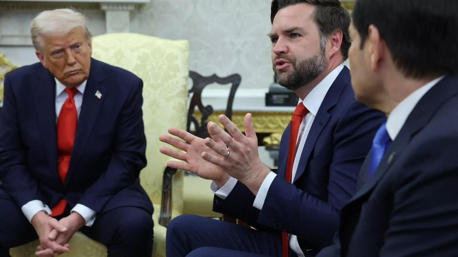 JD Vance clarifies stance on Russia, Zelensky: "absurd"