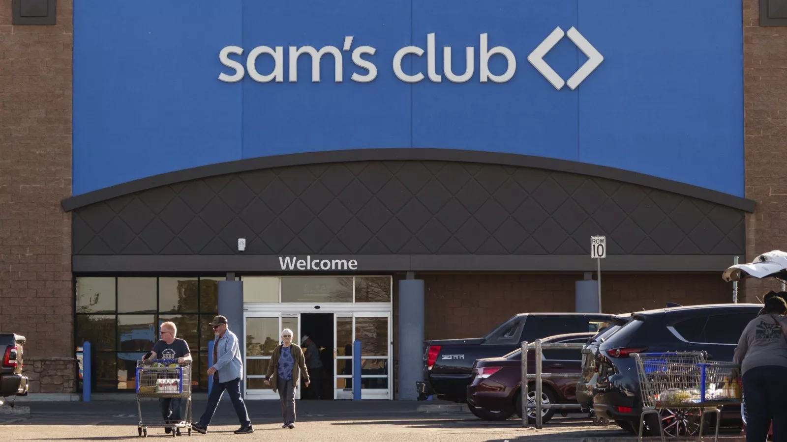 Sam's Club axes self-checkouts nationwide, adds 'Scan & Go'