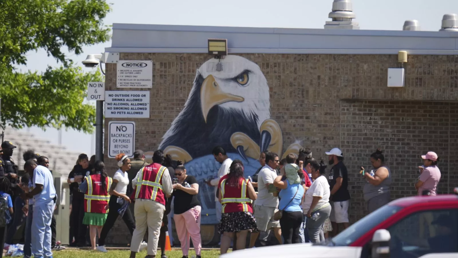 https://d.newsweek.com/en/full/2629494/wilmer-hutchins-parents.webp?w=1600&h=900&q=88&f=71f140f7f33bf1c21467e8fa23a05383