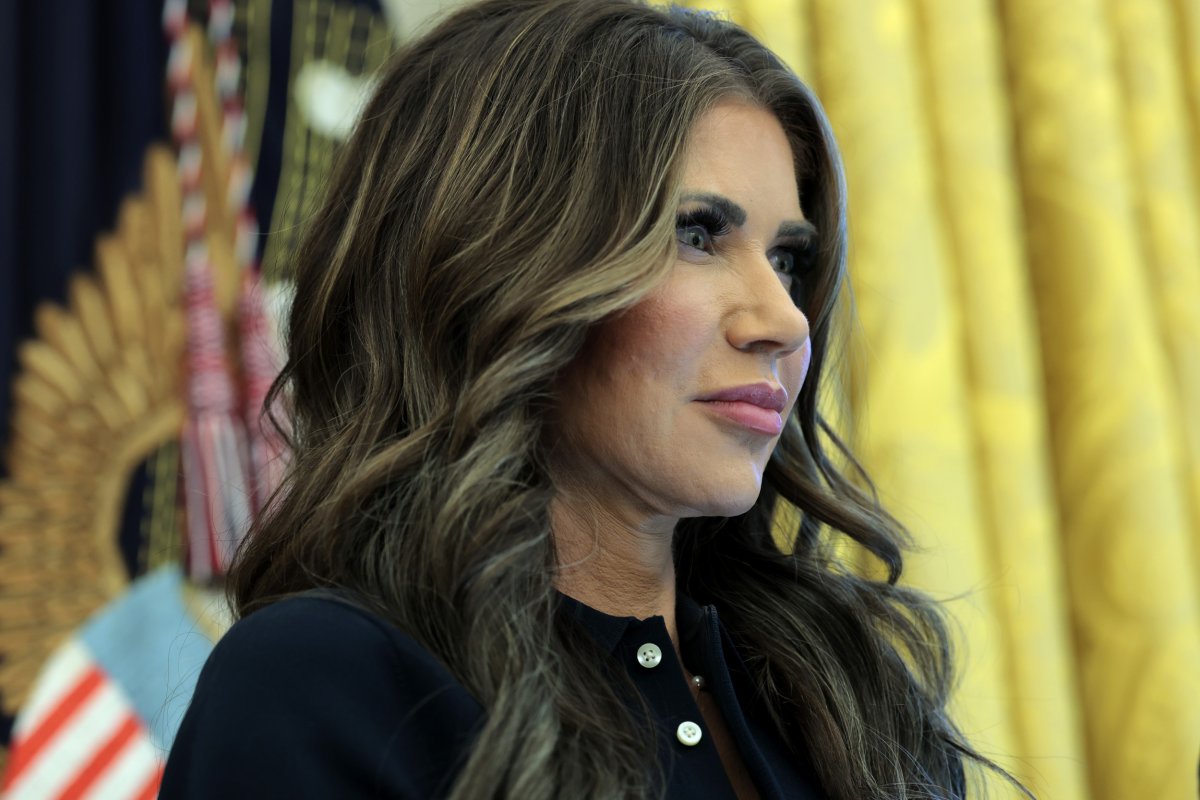 Why Kristi Noem Had $3,000 in Cash in Purse When It Was Stolen Rehmat Boutique Kristi Noem