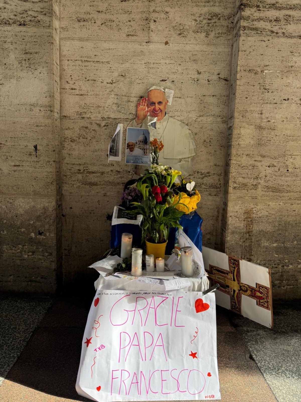 Impromptu Altar for Pope Francis in Rome