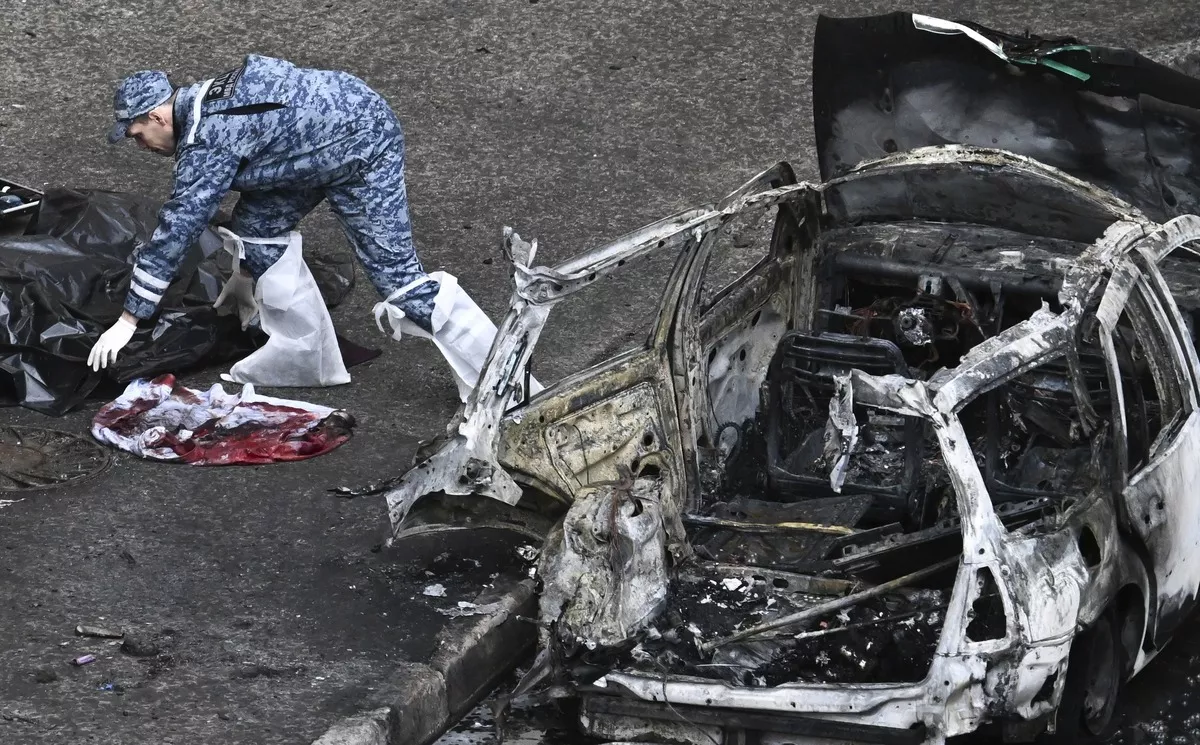 https://d.newsweek.com/en/full/2634052/car-bomb-moscow.webp