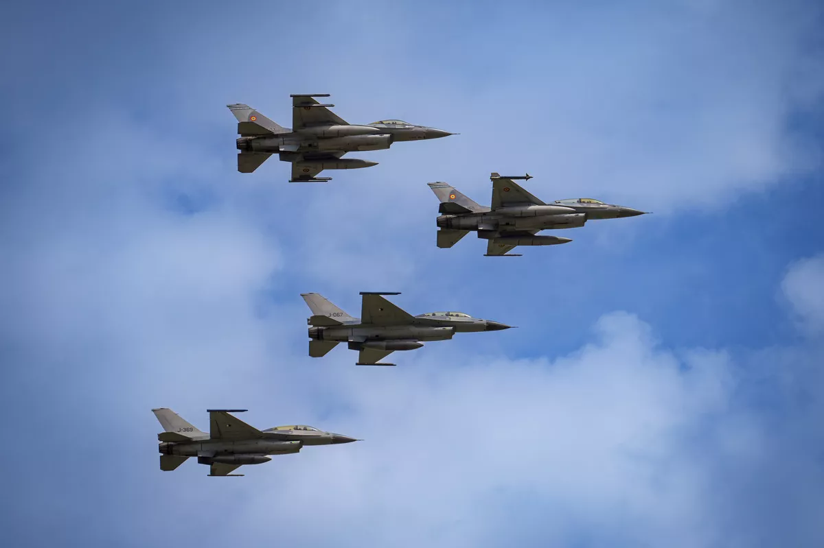 https://d.newsweek.com/en/full/2634973/romania-f-16s.webp