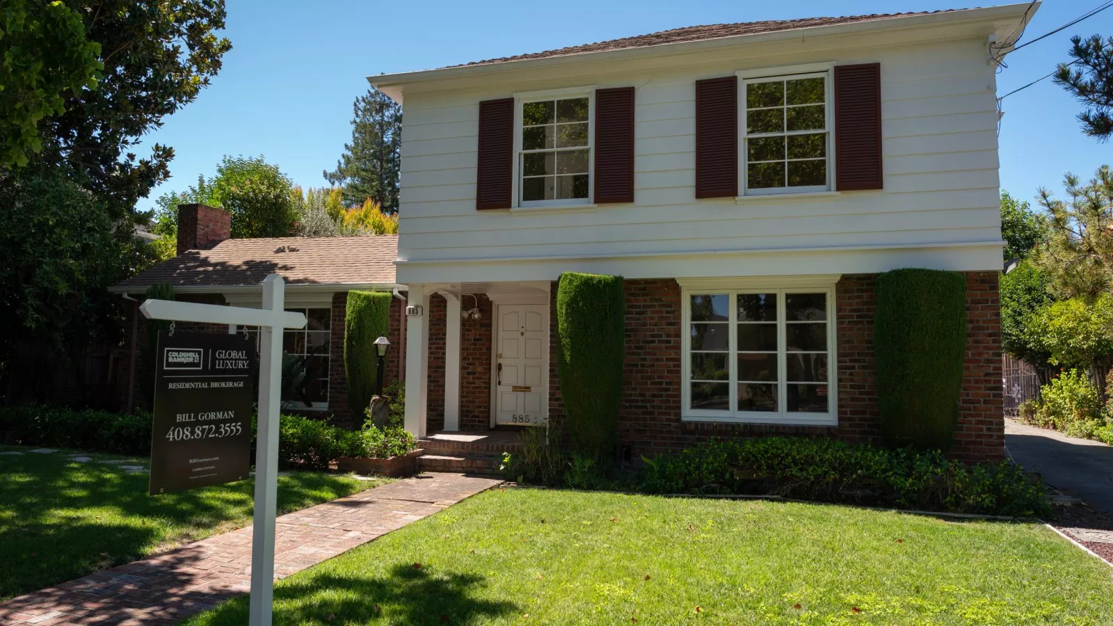 https://d.newsweek.com/en/full/2635707/home-sale-california.webp?w=1600&h=900&q=88&f=822f5ddb2fe68a9c6c7b777eb2439bc4
