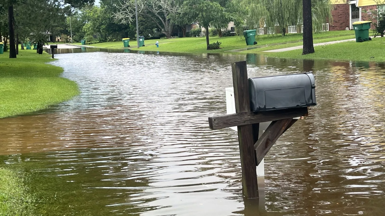 https://d.newsweek.com/en/full/2636090/life-threatening-floods-live-tracker-maps.webp?w=1600&h=900&q=88&f=471e198dc08911335135c54f05d2021c