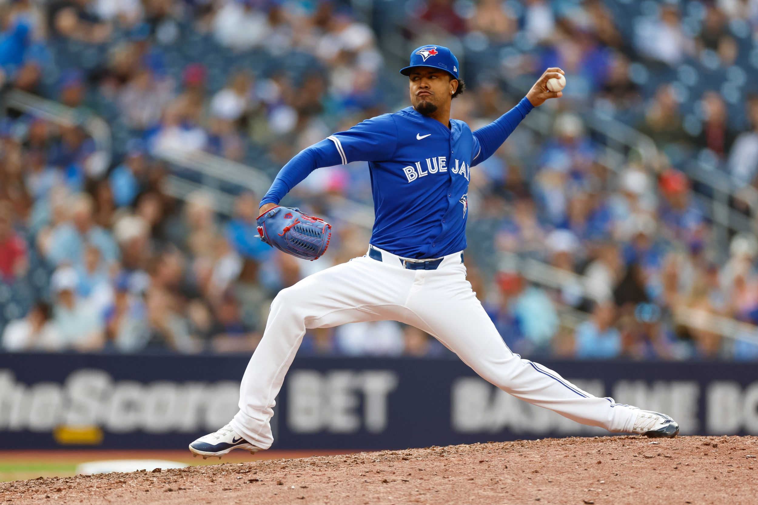 Mets Make Pair Of Moves Replenishing Beat-Up Pitching Staff