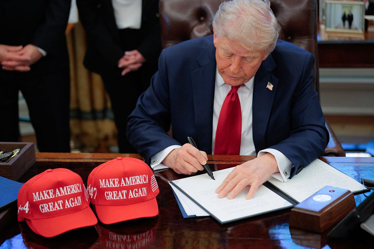 Trump assinou a ordem executiva da IA