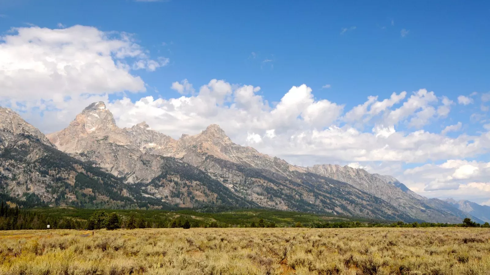 https://d.newsweek.com/en/full/2637970/yellowstone-national-park.webp?w=1600&h=900&q=88&f=b049195e2de07347a540a9f04c7780b1
