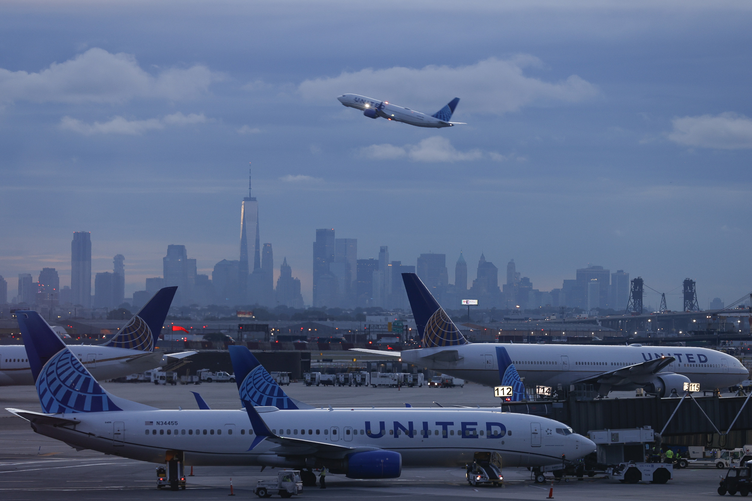 United Airlines Cuts Daily Flights Amid FAA Issues: What We Know