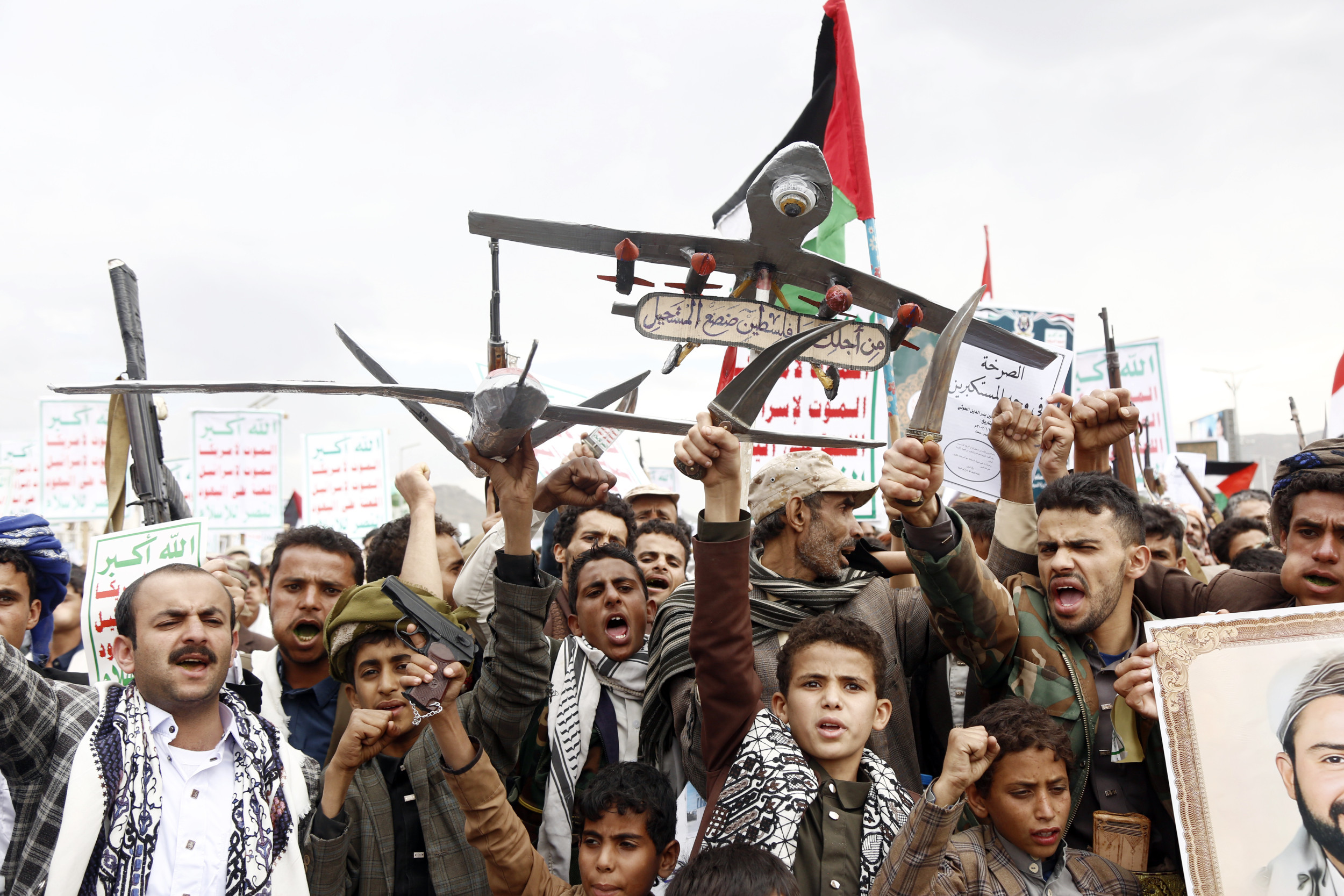 Houthis Tease New Weapons to Keep Planes Out of Israels Skies