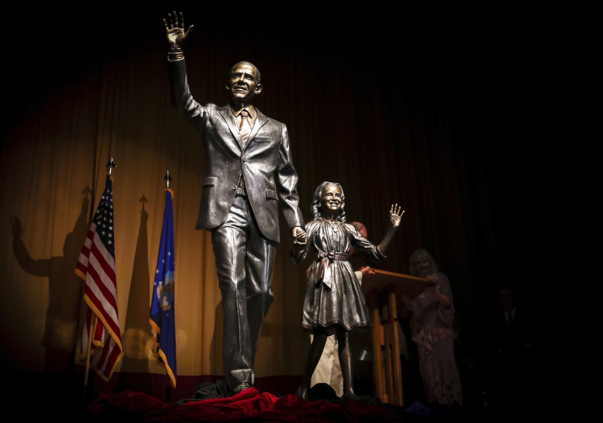 obama statue