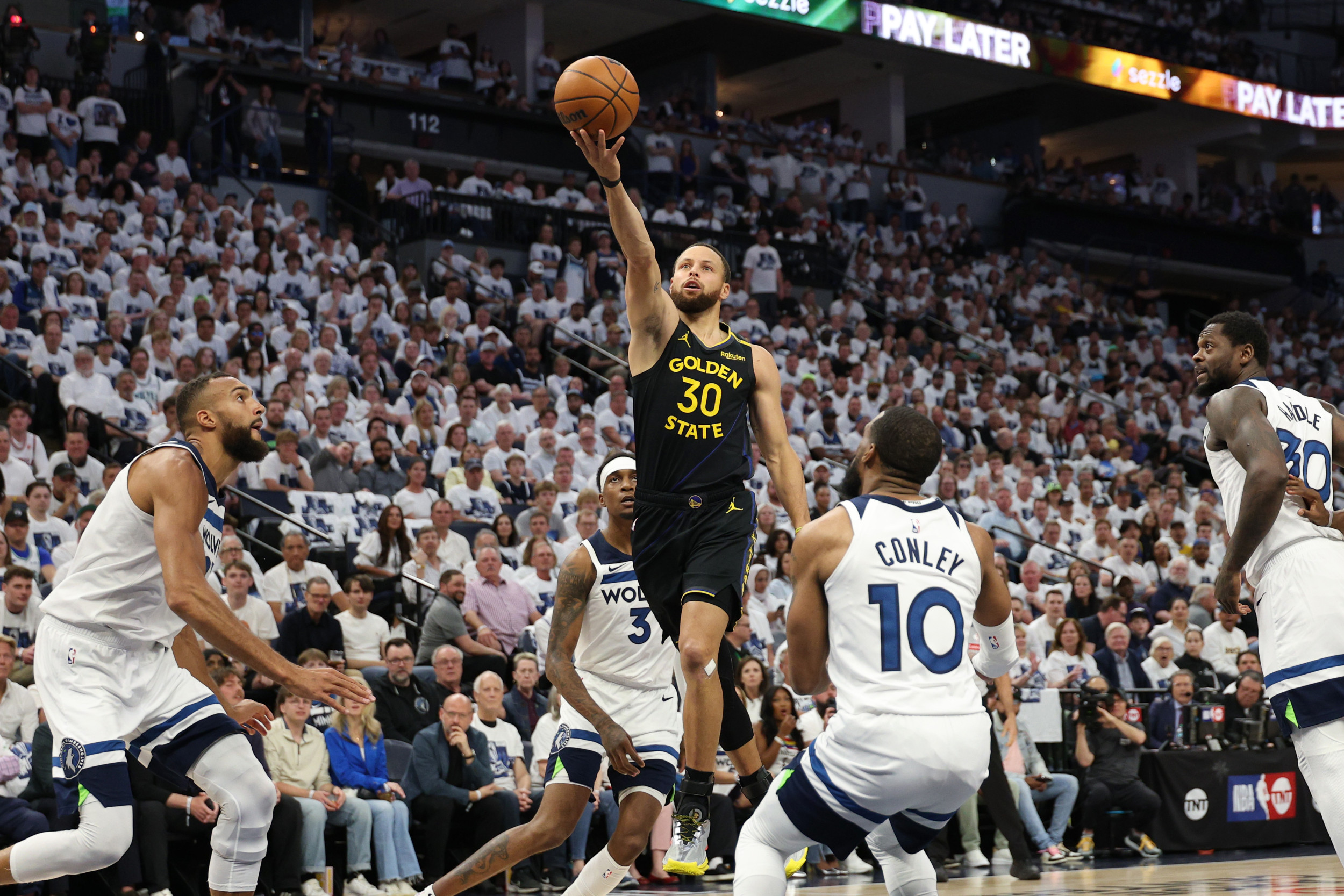 Warriors Superstar Stephen Curry Exits With Apparent Injury