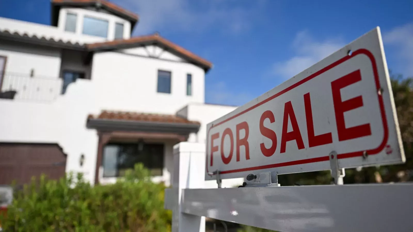 https://d.newsweek.com/en/full/2640469/home-sale.webp?w=1600&h=900&q=88&f=f6942e93d7106345777024c3c8828593