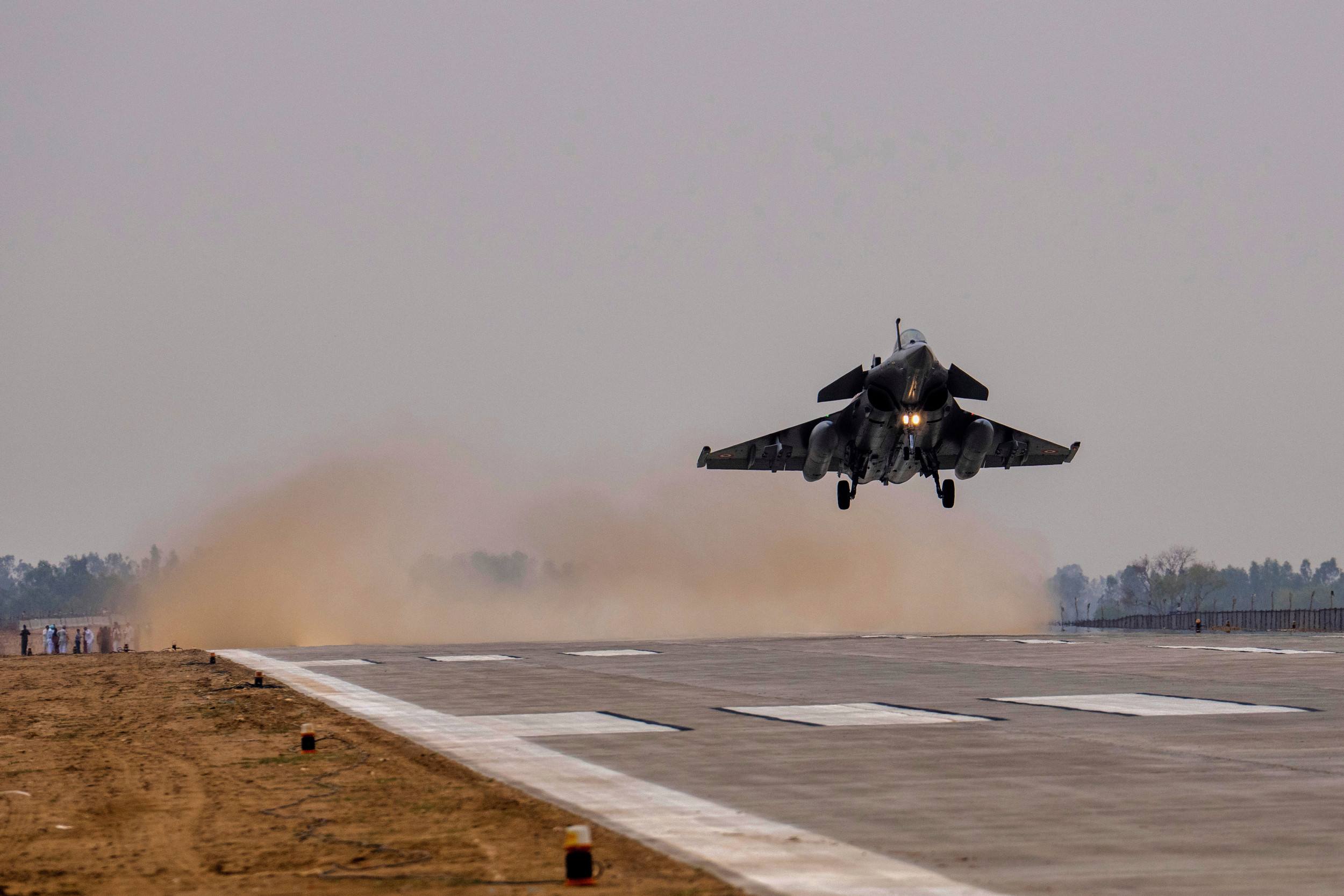 India-Pakistan: 125 Jets Clash in One of Largest Dogfights in Recent History
