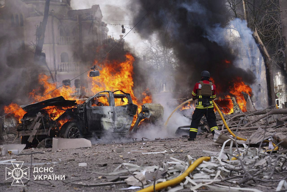Ukraine Ceasefire Unlikely in 2024: Ex-PM Predicts Slim Chance in 2025