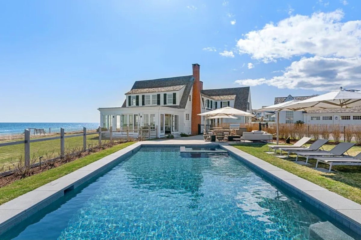 Taylor Swift's former Cape Cod Mansion Home.