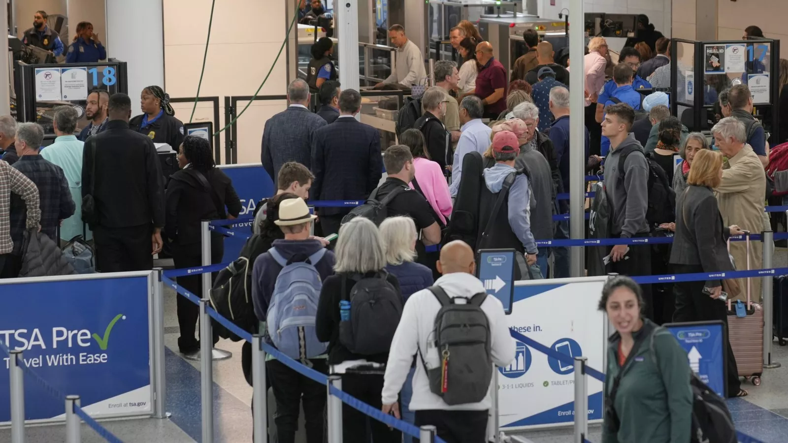https://d.newsweek.com/en/full/2641973/tsa-newark.webp?w=1600&h=900&q=88&f=0fb9883f75bca6d64c7764da86a99410