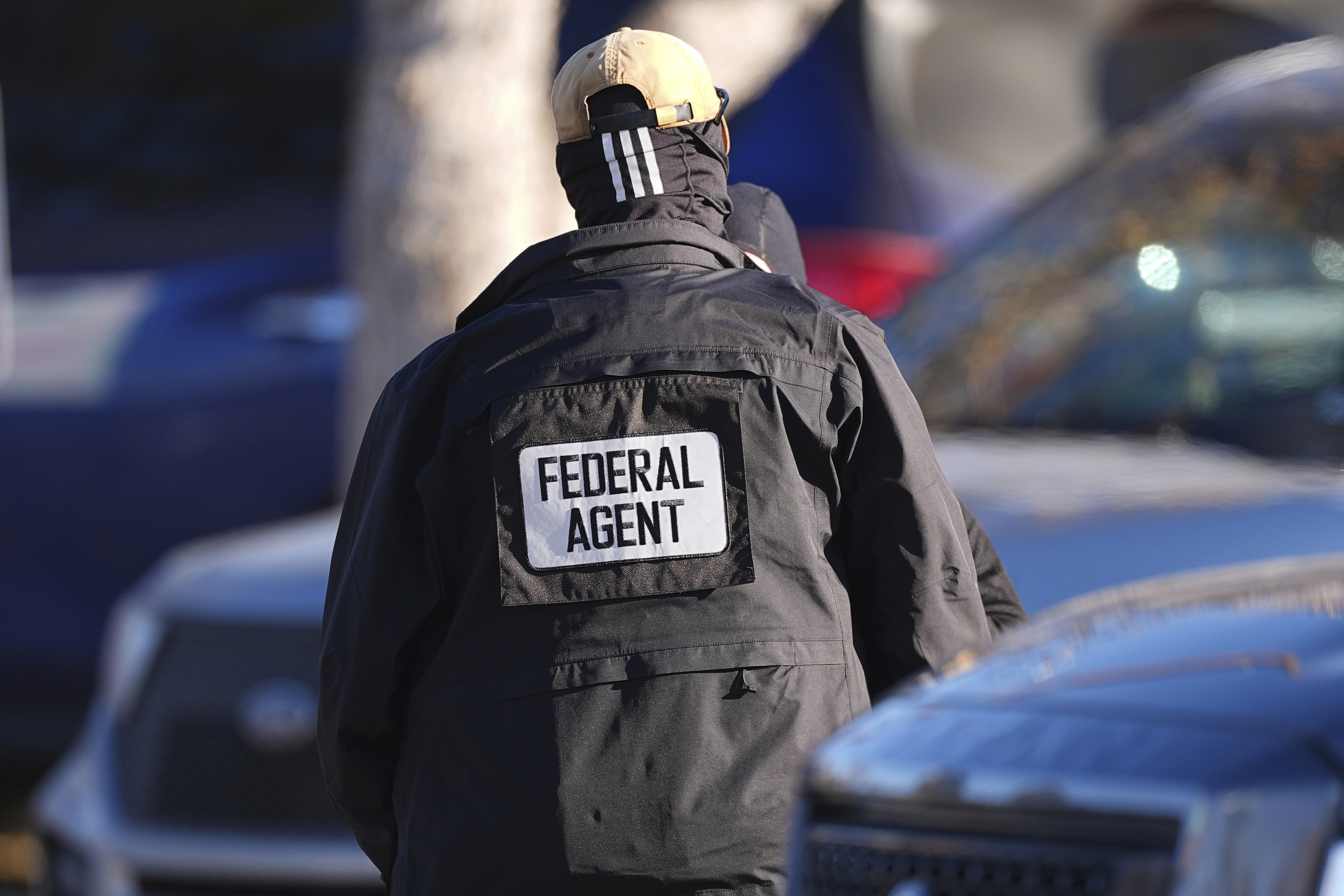 Texas ICE Agents Apprehend Over 400 Migrants in Massive Operation