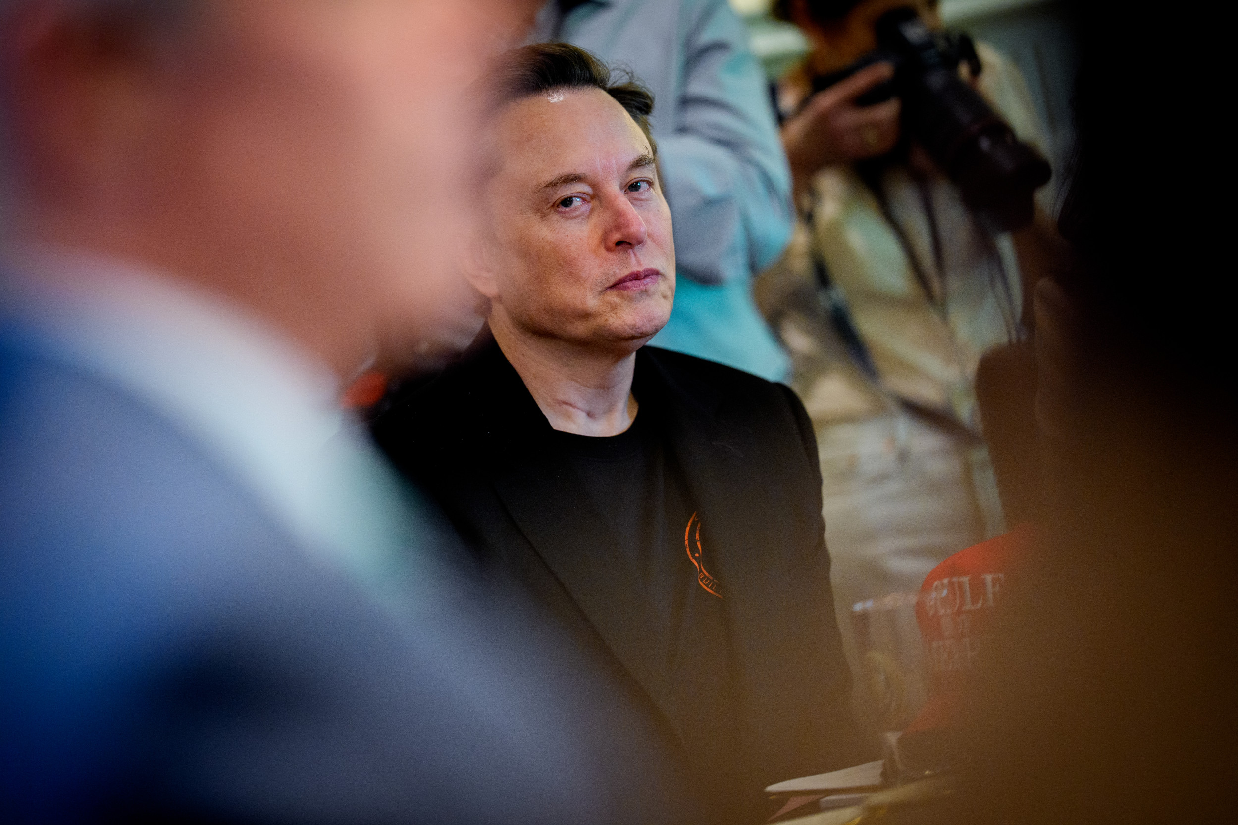 Elon Musks Robot Draws Mixed Reactions After Dance Performance Goes Viral