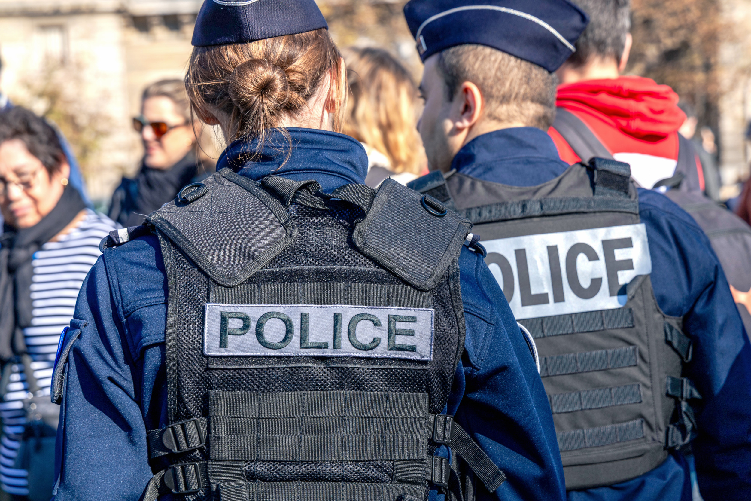 Entführung in Paris: Video zeigt bewaffnete Männer bei Versuch ...