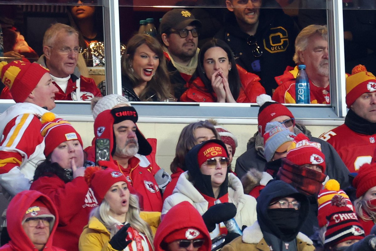 Taylor Swift and Caitlin Clark