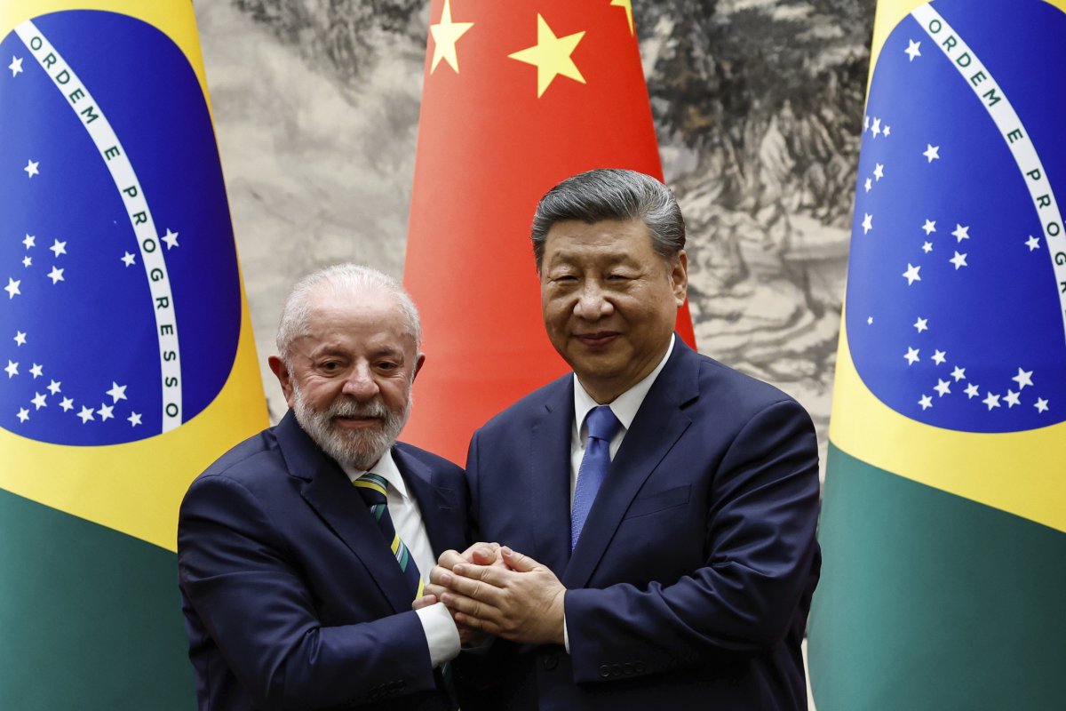 Xi Shakes Hands with da Silva