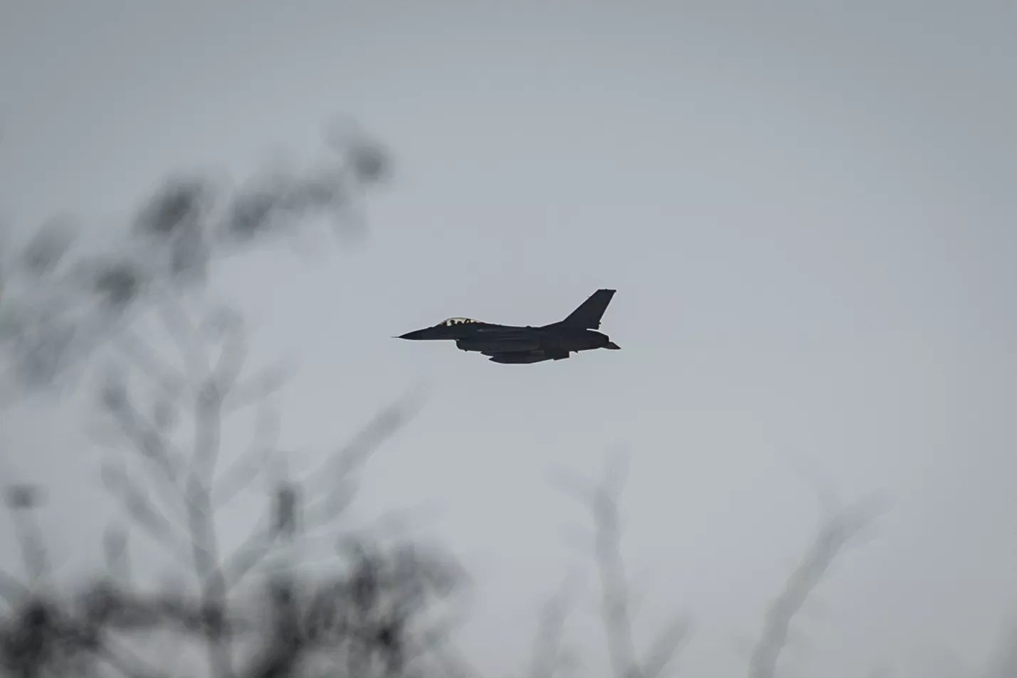 https://d.newsweek.com/en/full/2645797/ukraine-f-16-fighter-jet-russia-war.webp