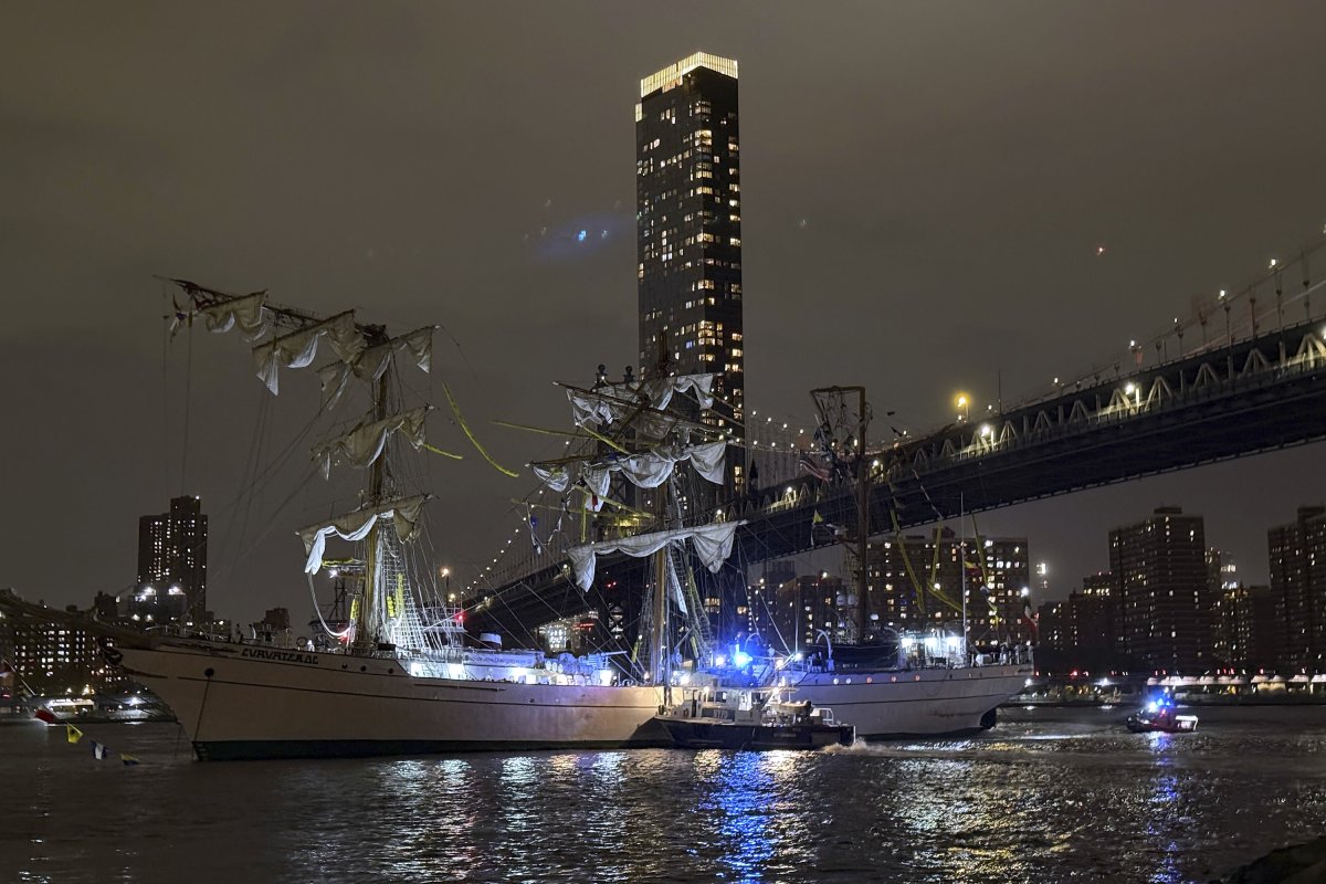 Mexican naval ship collision NYC