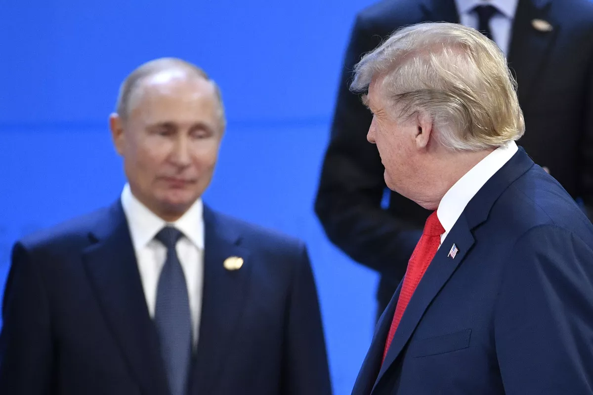 https://d.newsweek.com/en/full/2647053/trump-putin.webp