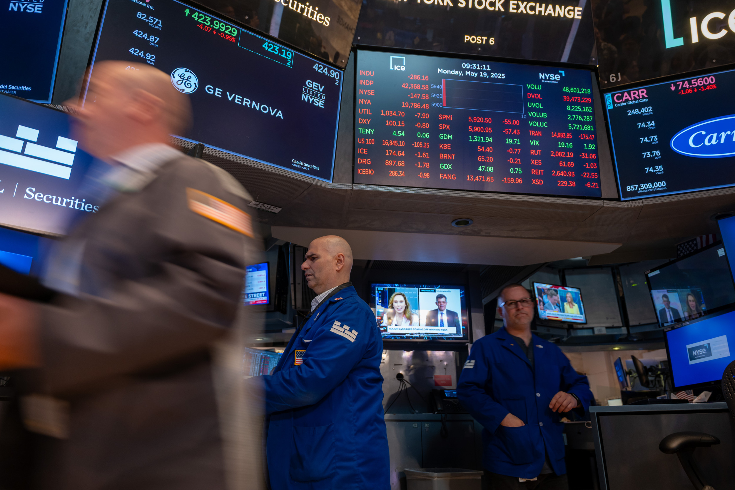 Americans View of the Economy Reverses Four-Year Trend in New Poll