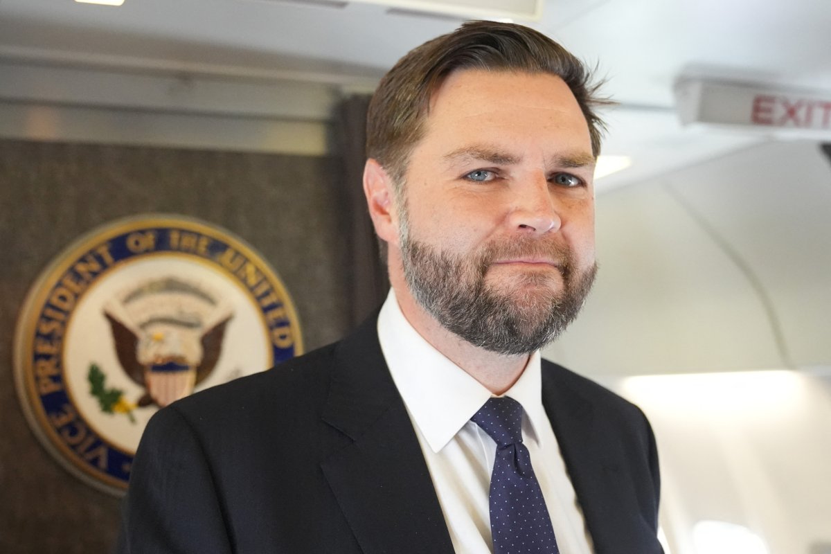 jd-vance-air-force-two.jpg?w=1200&f=f179019385924f120a9afc7064b0145e