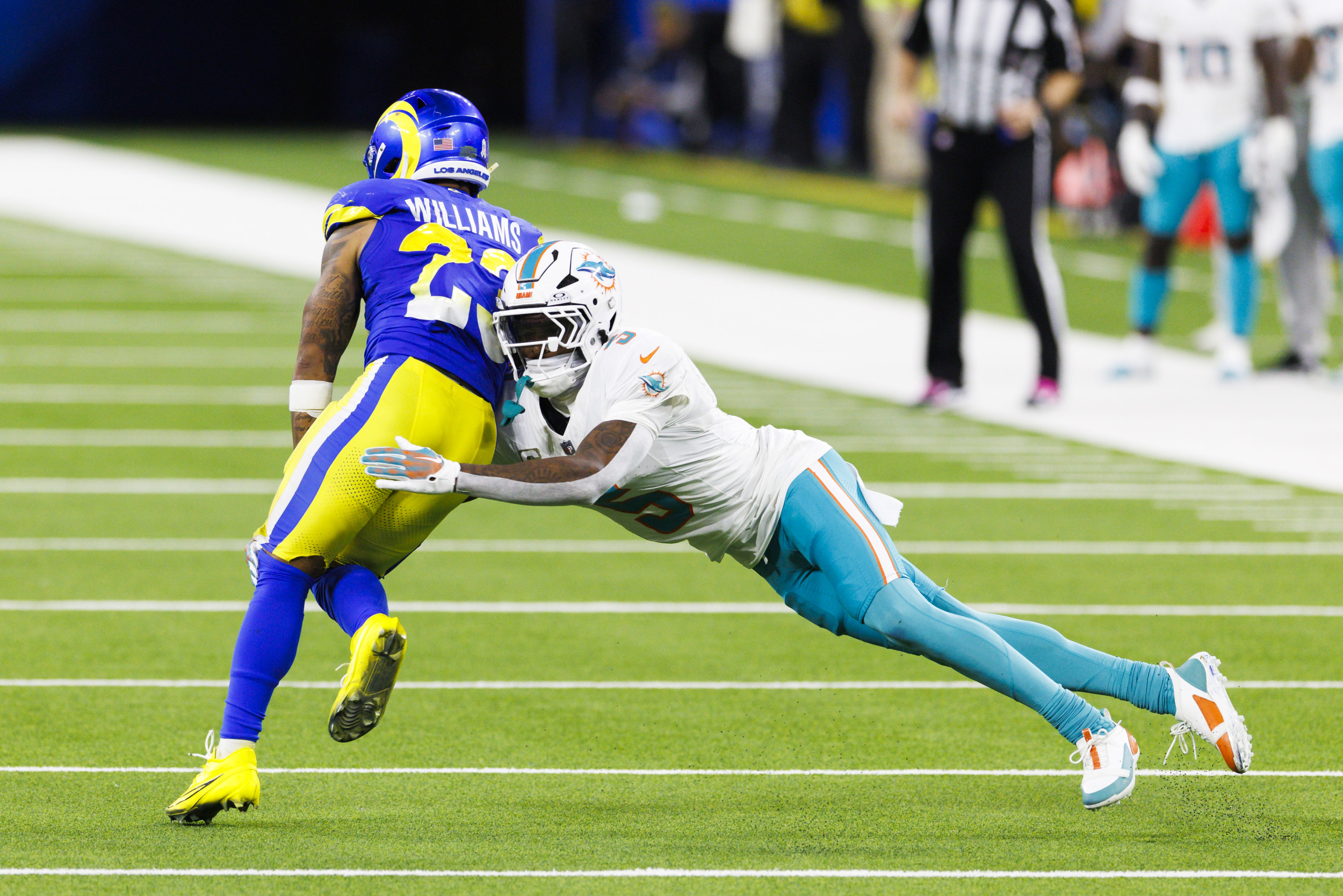 Los Angeles Chargers, Rams Explore High-Profile Defensive Trades