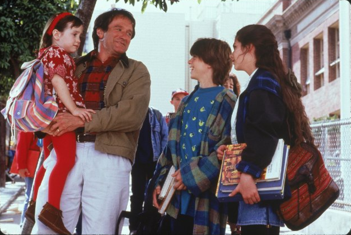 Lisa Jakub (right) with Robin Williams and her fictional siblings.