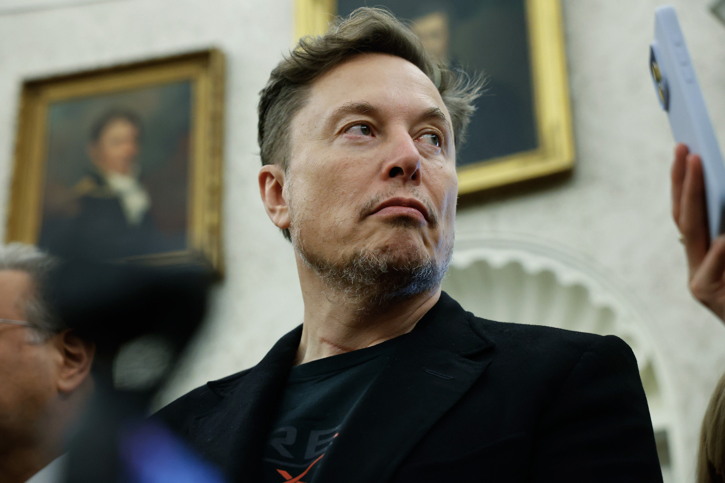 DOGEs Elon Musk Makes 24/7 Promise to His Companies