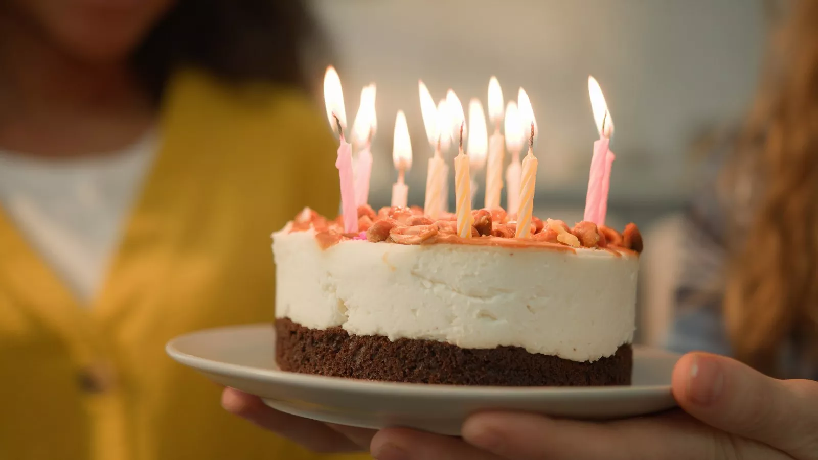 Gen Zer to bring birthday cake for uncle, no one prepared for what arrives
