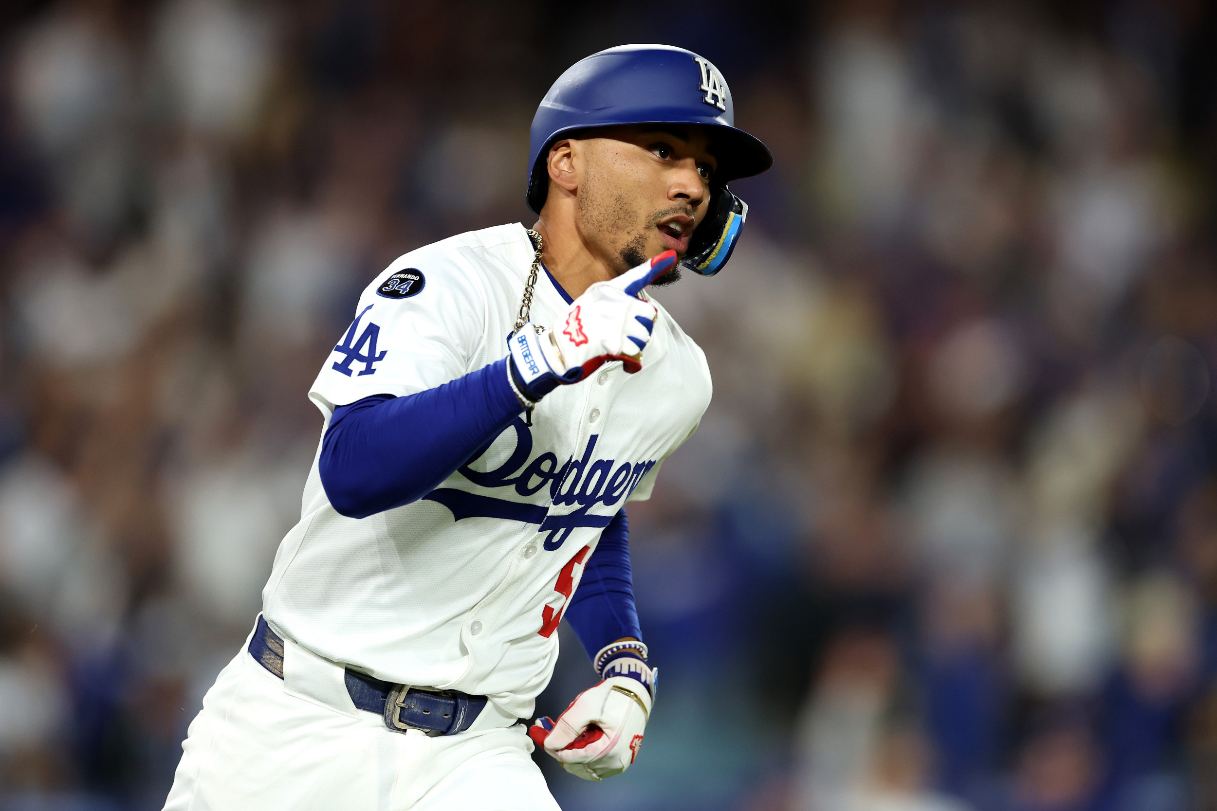 Dodgers Dave Roberts Reveals More Details on Injury to Mookie Betts