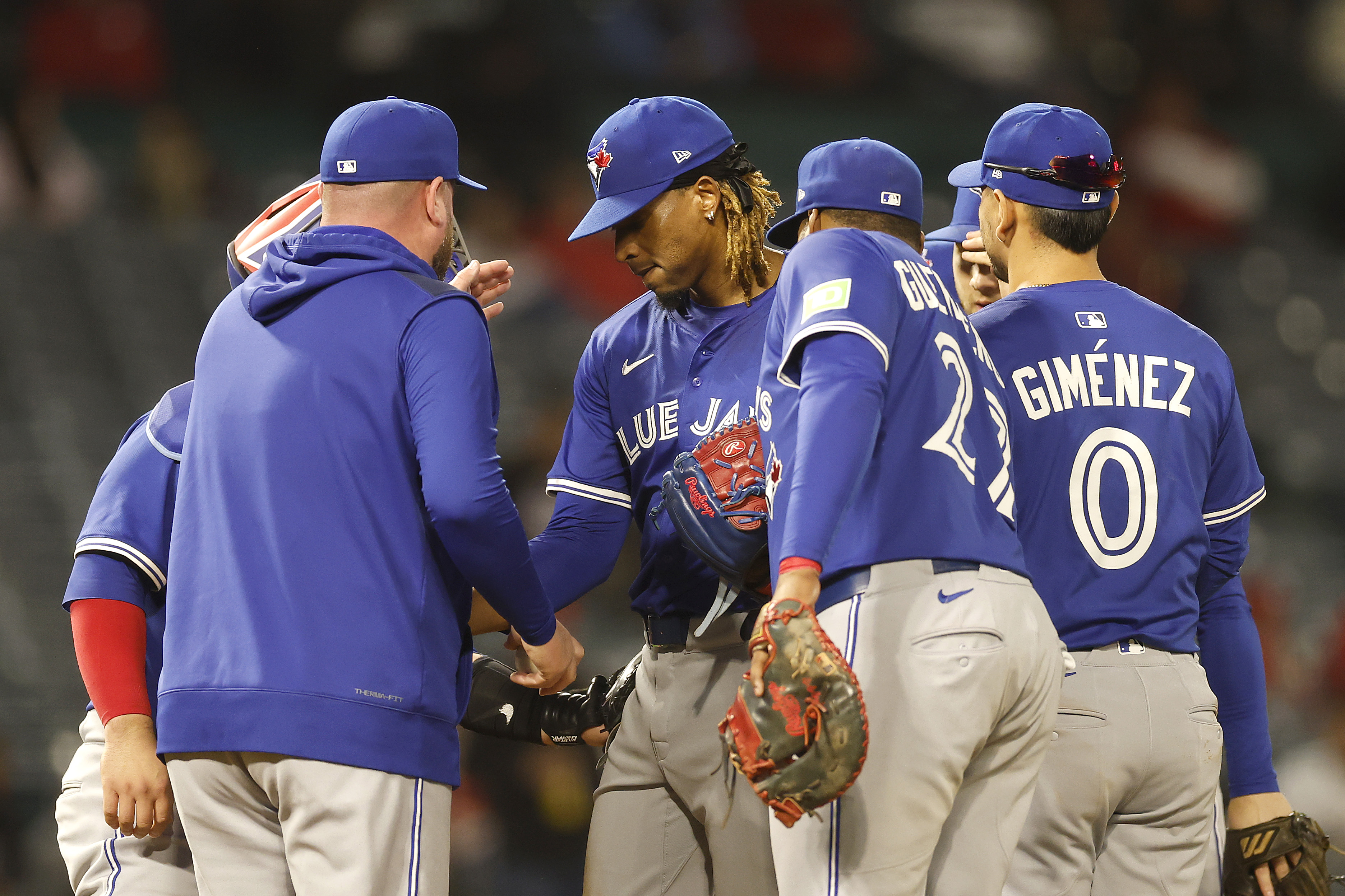 Veteran Pitcher Elects to Leave Blue Jays, Signs With Dodgers