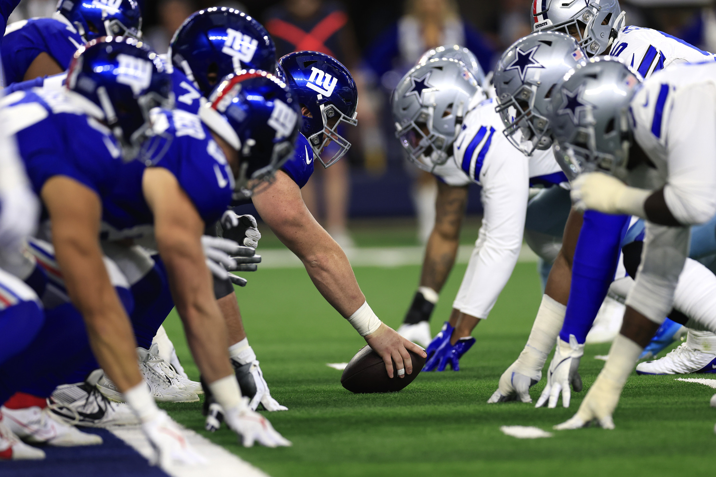 New York Giants Maintain Costly NFL Offensive Line Amid Performance Struggles