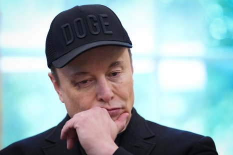 🟥 "Tesla crolla dopo scontro Musk-Trump: tensioni che influenzano il mercato"