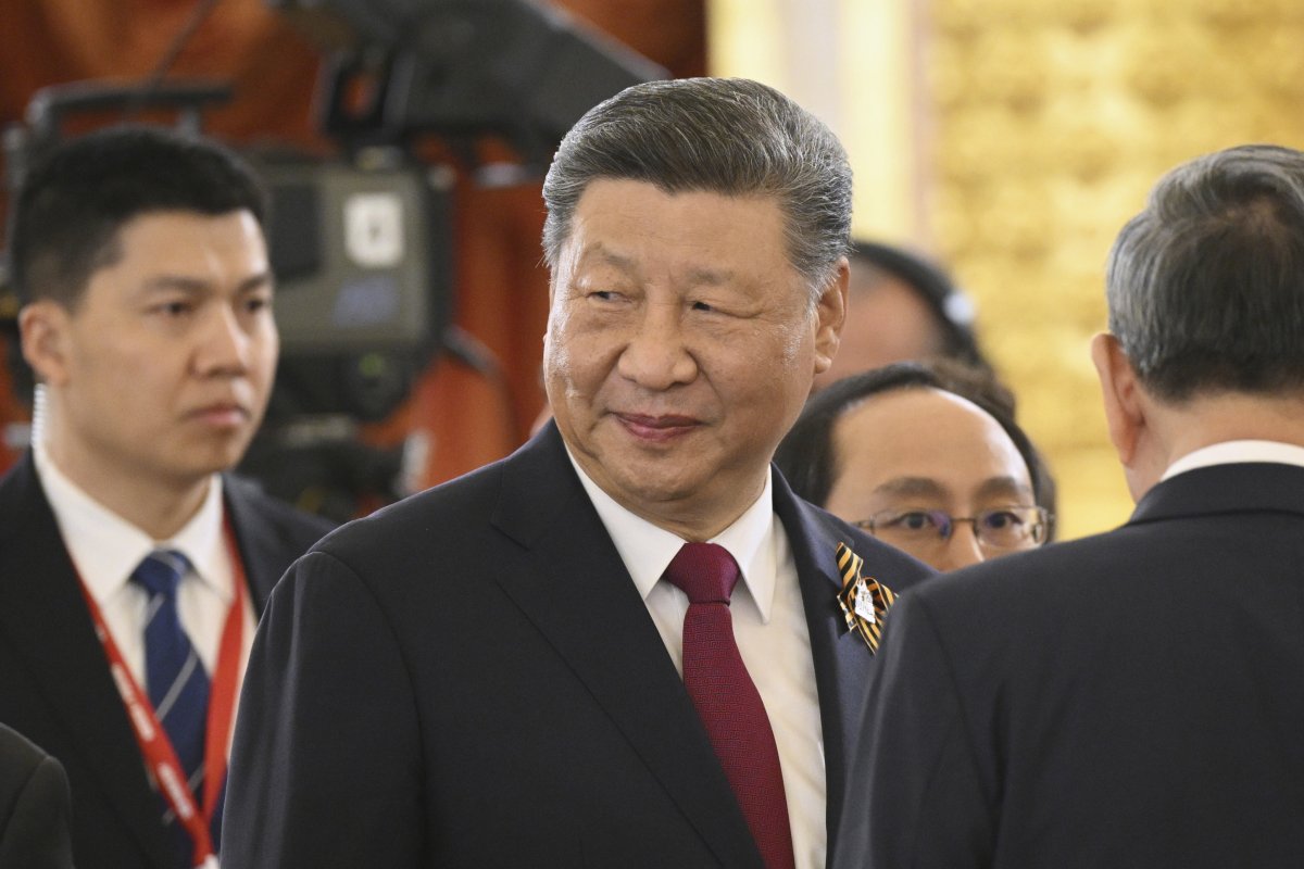 Xi Attends Dinner Hosted by Putin